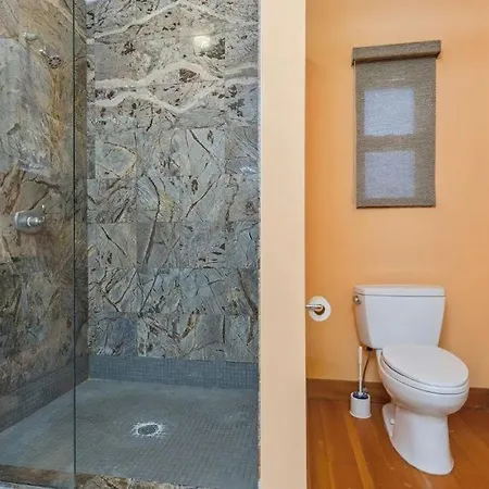 Surprisingly Unique 2br Urban Oasis With Sauna In Ny *