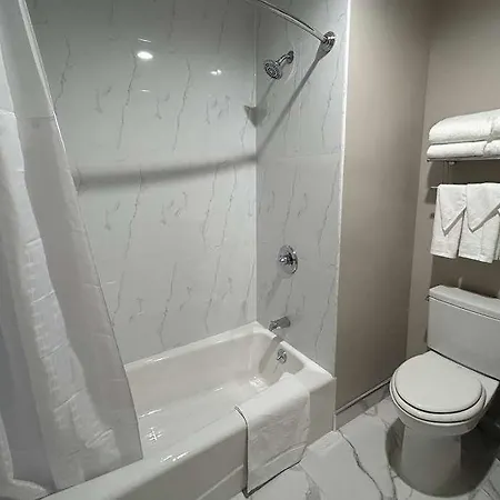 Days By Wyndham Staten Island 2*