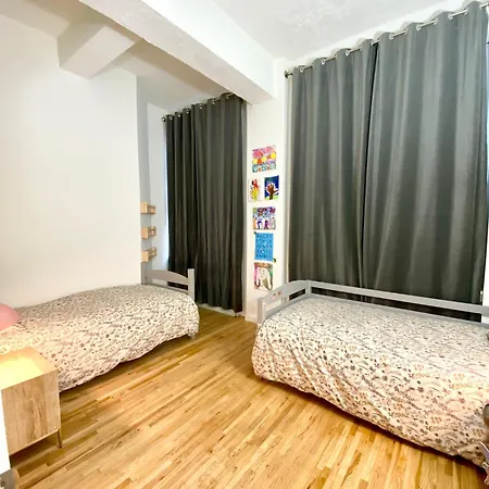 Luxury Next To Times Square Apartment *