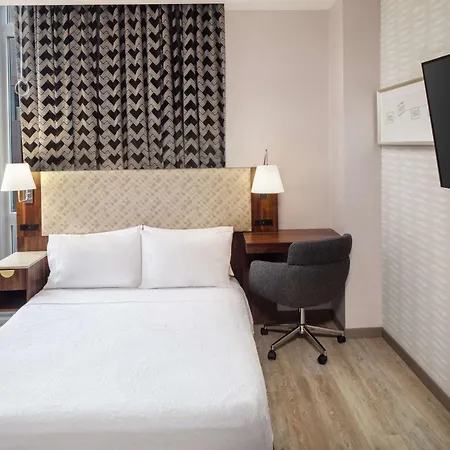 Home2 By Hilton Times Square 3* New York