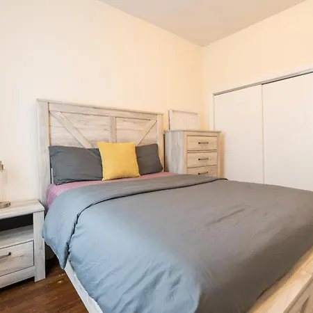 Monthly Nyc Rentals- Gorgeous 5 Bedroom Unit * New York