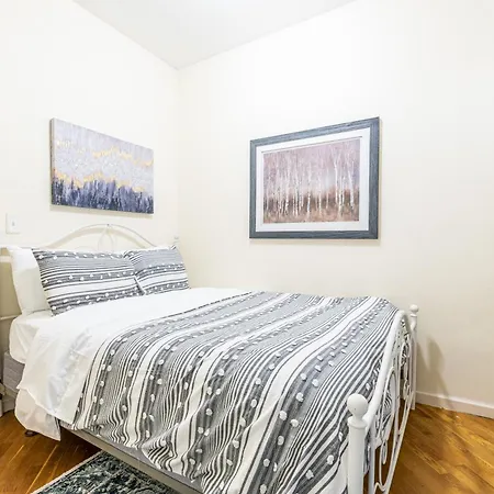 Apartment Monthly Nyc Rentals- Stylish 3 Bedroom Unit New York