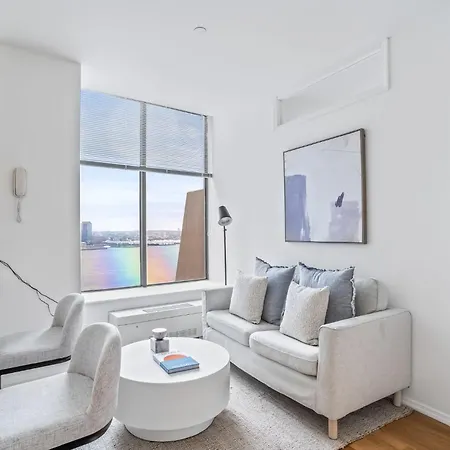 Lux Bright With Shared Bath * New York