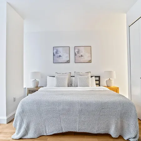 Lux Prvt Bath Shared Guest house 4*