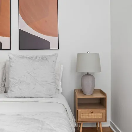 Minimalist Charm 2br 1bath Apartment *