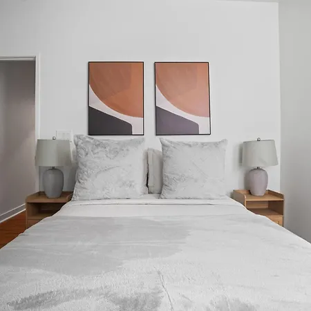 Minimalist Charm 2br 1bath Apartment *