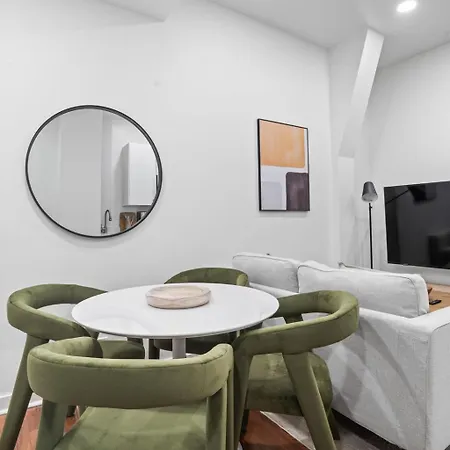 Apartment Minimalist Charm 2br 1bath *