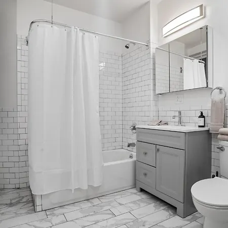 Apartment Minimalist Charm 2br 1bath New York