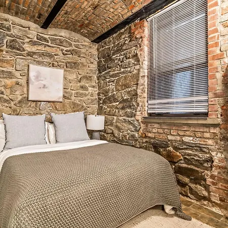 Apartment Cute 3bd 2bath *