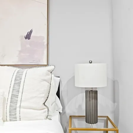Chelsea Charm 2bd 1 Bath *