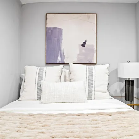 Chelsea Charm 2bd 1 Bath *