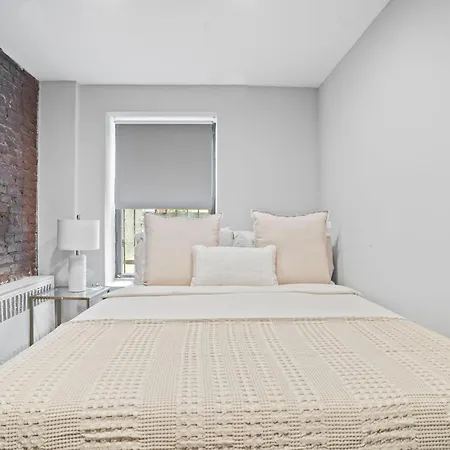 Chelsea Charm 2bd 1 Bath * New York
