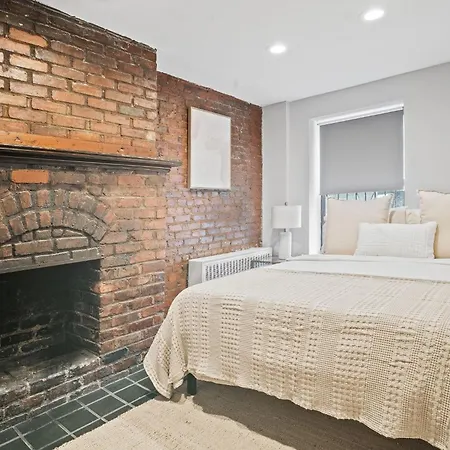Chelsea Charm 2bd 1 Bath Apartment
