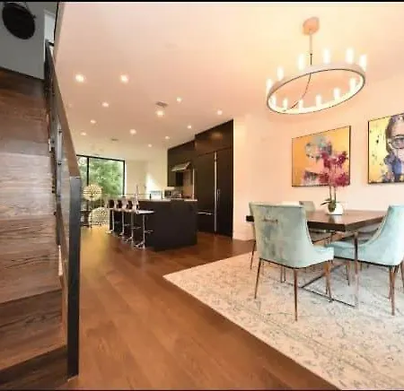 Harlem New Multi-million Dollar Manhattan Brownstone Holiday home *