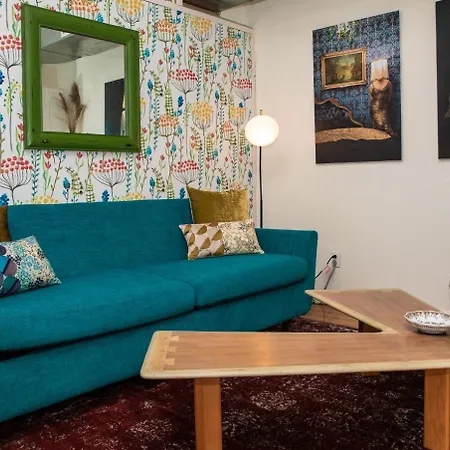 Apartment Monthly Nyc Rentals- Lovely 3 Bedroom *