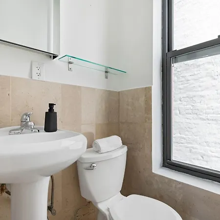 Apartment Monthly Nyc Rentals- Beautiful 3 Bedroom Unit *