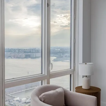 Elegant 2 Bd 2 Bath Escape Apartment *