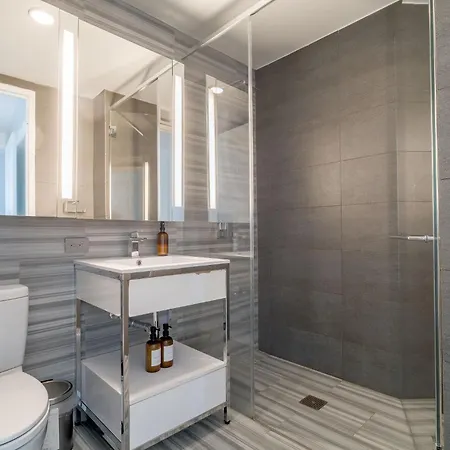 Elegant 2 Bd 2 Bath Escape * New York