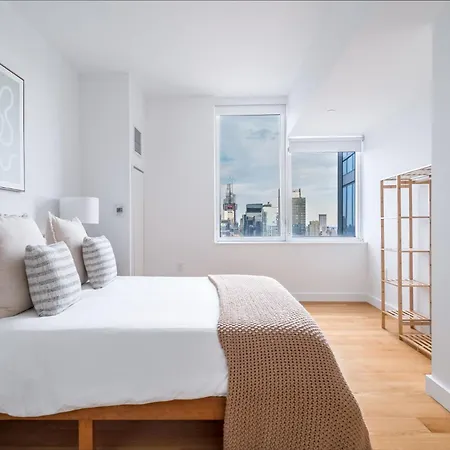 Elegant 2 Bd 2 Bath Escape Apartment *