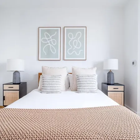 Elegant 2 Bd 2 Bath Escape