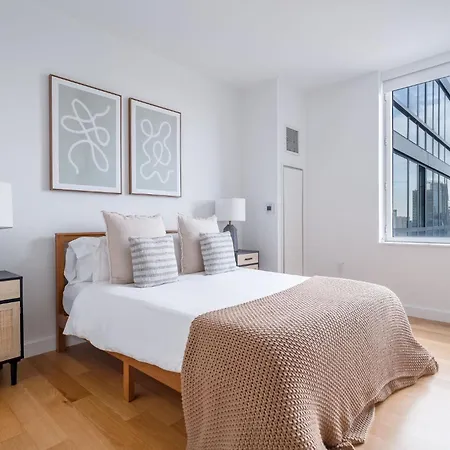 Elegant 2 Bd 2 Bath Escape Apartment *