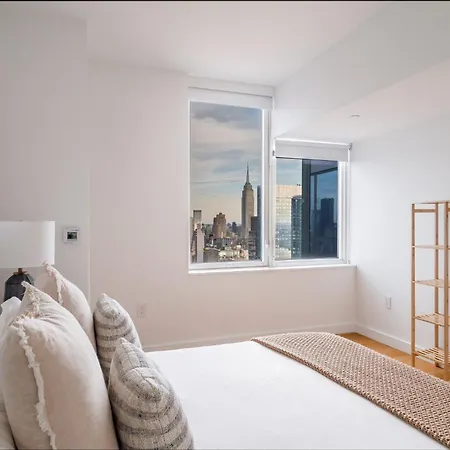 Elegant 2 Bd 2 Bath Escape Apartment
