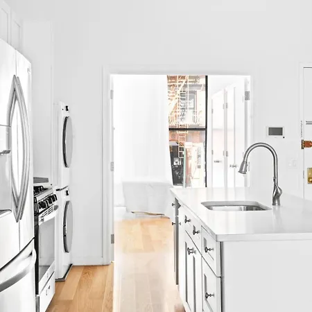 Midtown Marvel 2 Bd 2 Bath Apartment New York