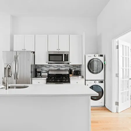 Midtown Marvel 2 Bd 2 Bath Apartment *