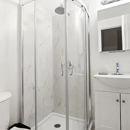 Midtown Marvel 2 Bd 2 Bath Apartment *