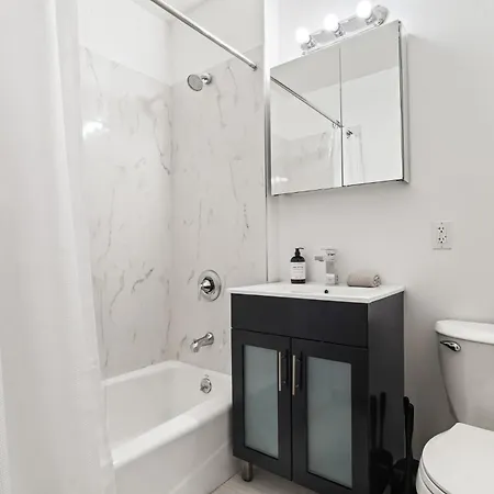 Midtown Marvel 2 Bd 2 Bath Apartment *