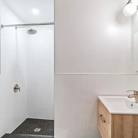 Apartment Astonishing 3br 2bath Apt
