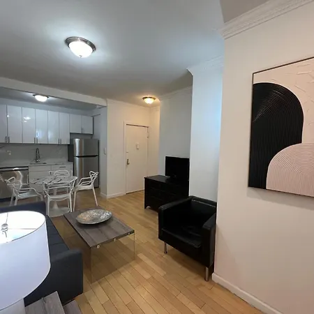 Modern By Central Park 3br New York
