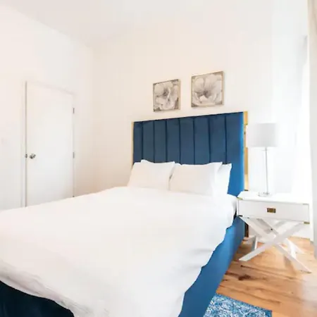 Apartment Monthly Nyc Rentals- Flawless 3 Bedroom Unit
