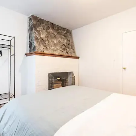 Monthly Nyc Rentals- Flawless 3 Bedroom Unit Apartment