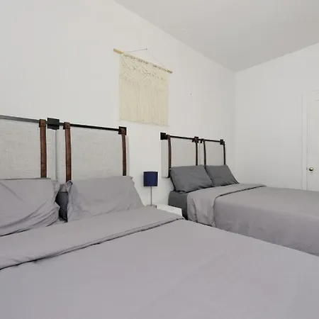 Apartment Monthly Nyc Rentals- Stunning 3 Bedroom Unit New York