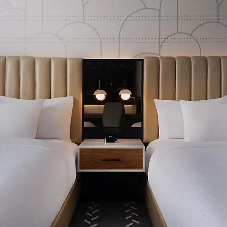 Courtyard By Marriott Manhattan / Soho