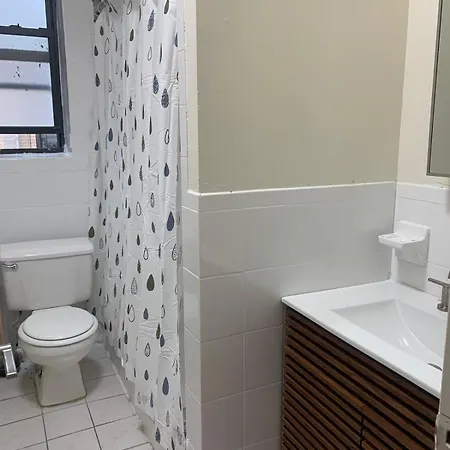 2 Bedroom 1f Apartment *