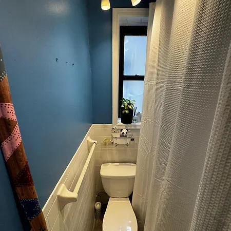 Fancy Subway Crossing Street - Location Apartment