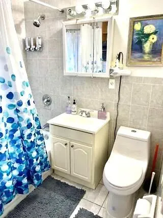 2 Stops To Manhattan, 3 Bedrooms In Lic ! Apartment *