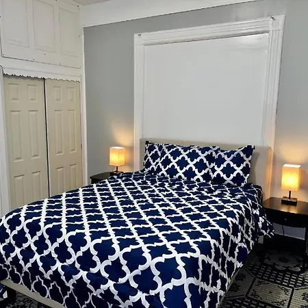 2 Stops To Manhattan, 3 Bedrooms In Lic ! *