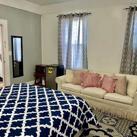 2 Stops To Manhattan, 3 Bedrooms In Lic ! Apartment