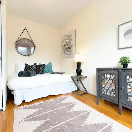 Apartment Million Dollar Enjoy Large Private Outdoor Space I Tito I *