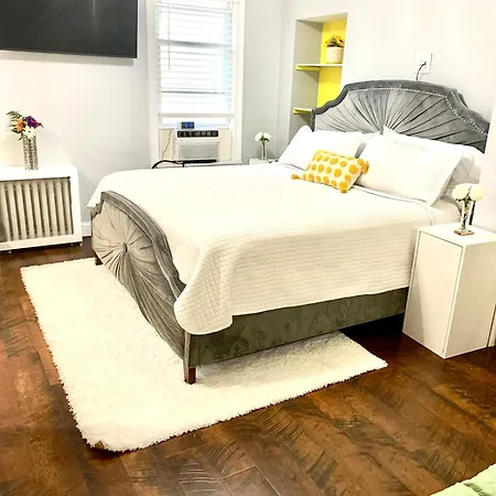 3 Bedroom Cozy Retreat With Large Backyard