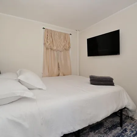 Monthly Nyc Rentals- Lovely 2 Bedroom * New York