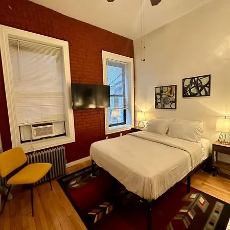 Apartment Monthly Nyc Rentals- Comfortable 2 Bedroom