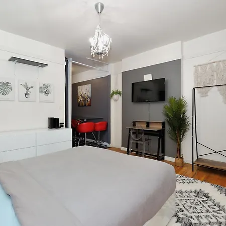 Monthly Nyc Rentals- Perfectly Designed 2 Bedroom Unit