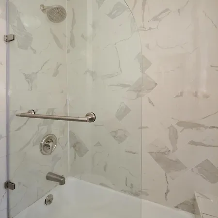 Monthly Nyc Rentals- Lovely 2 Bedroom Apartment New York