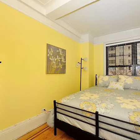 East Side 3 Bedroom And 2 Bathroom Apartment Apartment *