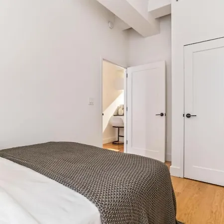 Manhattan Luxury 4 *