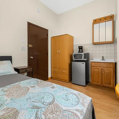 West 30th Street Hostel